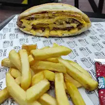ساندويتش بافلو + بطاطا مقلية